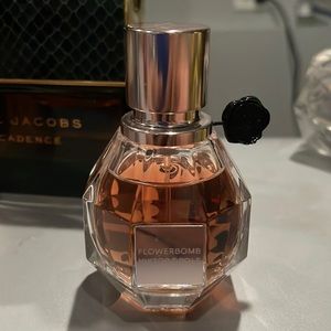 Viktor & Rolf Flowerbomb 1oz. Eau De Parfum